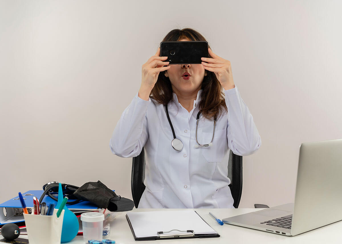 Specialist conducting an orthopedic independent medical examination in Toronto as part of a specialty medicolegal assessment